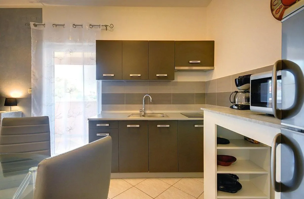 Apartment Mladenka Пула